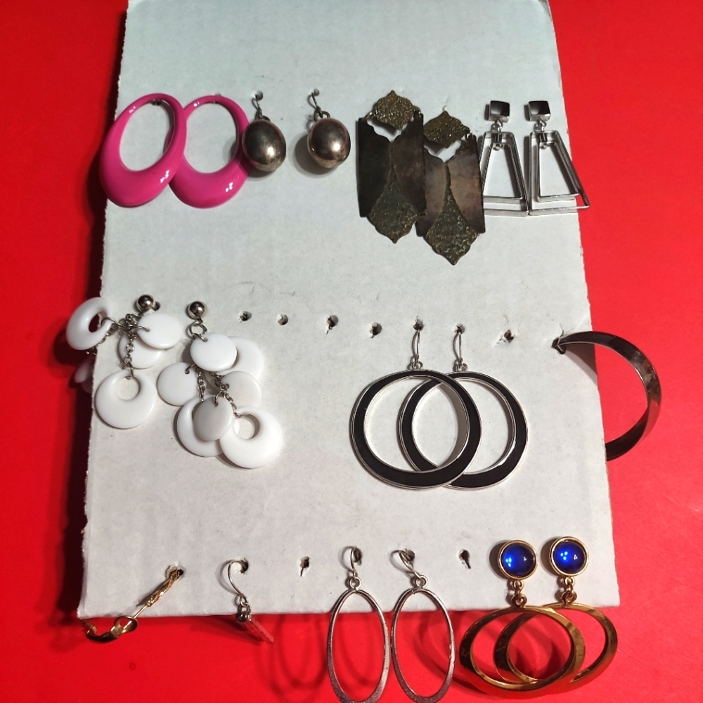 Lot of Fasion Jewelry Earings - Various types, see photos.